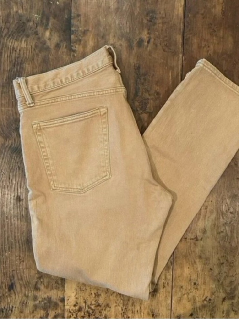 GAP Men’s Chino Pants in Beige-Tan